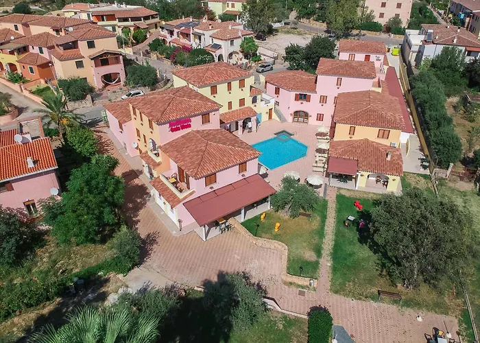 Aparthotel Con Piscina A Sos Alinos Cala Liberotto