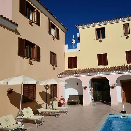 Aparthotel Con Piscina A Sos Alinos Cala Liberotto