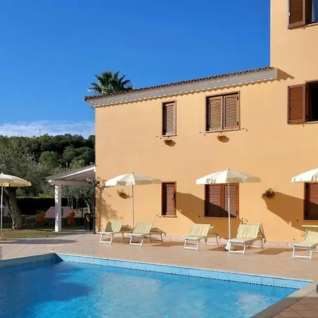 Aparthotel Con Piscina A Sos Alinos