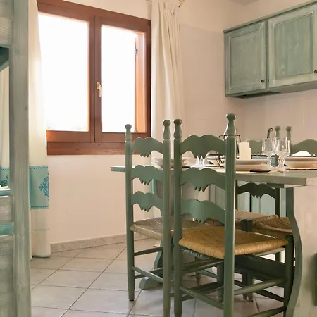 Aparthotel Con Piscina A Sos Alinos