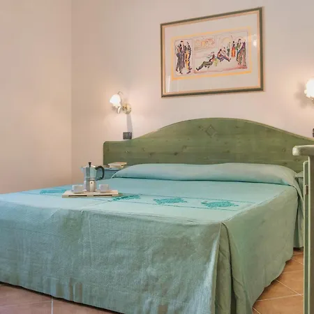 Con Piscina A Sos Alinos Cala Liberotto