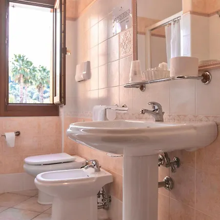 Con Piscina A Sos Alinos Aparthotel Cala Liberotto