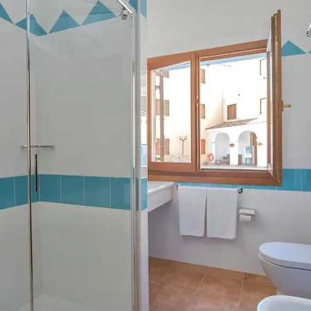 Aparthotel Con Piscina A Sos Alinos