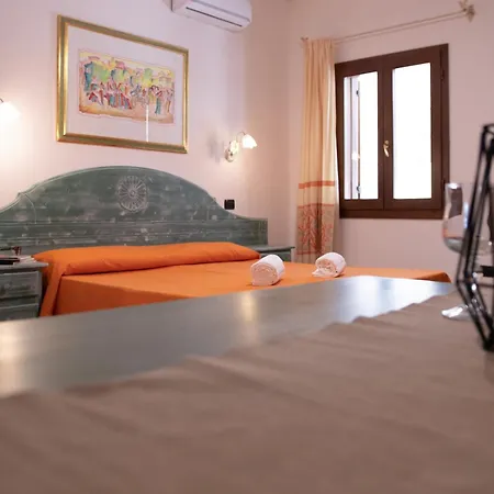 Aparthotel Con Piscina A Sos Alinos *