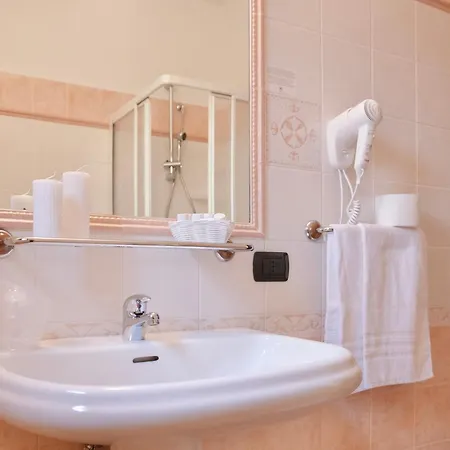 Con Piscina A Sos Alinos Aparthotel Cala Liberotto