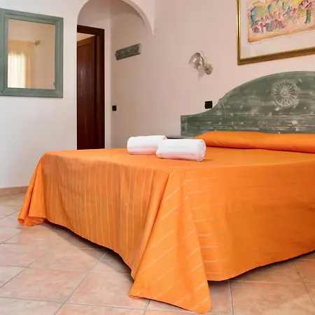 Con Piscina A Sos Alinos Cala Liberotto
