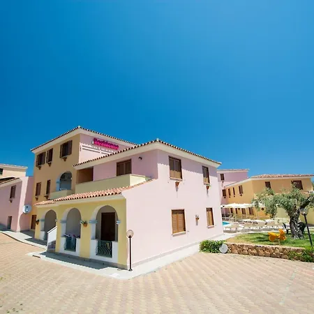 Con Piscina A Sos Alinos Apartmanhotel Cala Liberotto