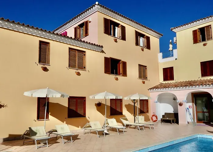 Con Piscina A Sos Alinos Apartmanhotel 3*