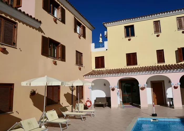 Apartmanhotel Con Piscina A Sos Alinos Cala Liberotto