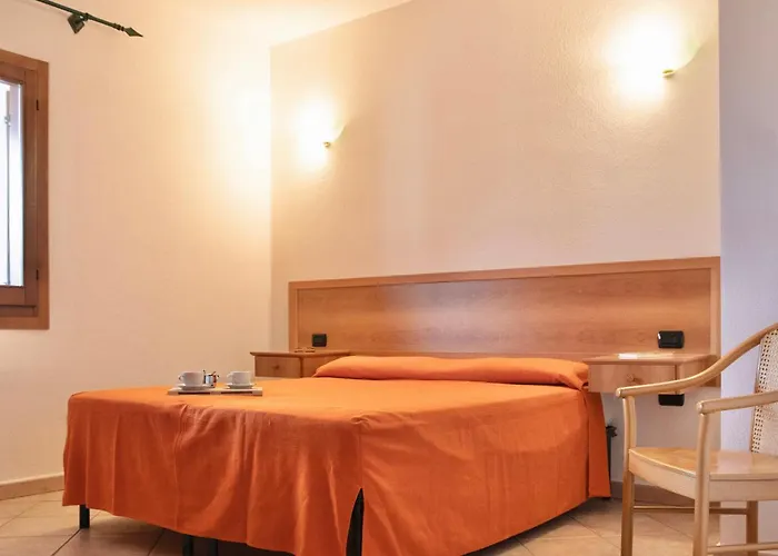 Con Piscina A Sos Alinos