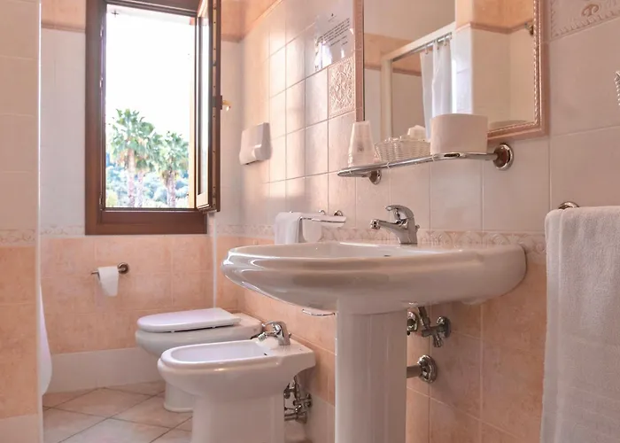 Con Piscina A Sos Alinos 公寓式酒店 卡拉·利贝罗托