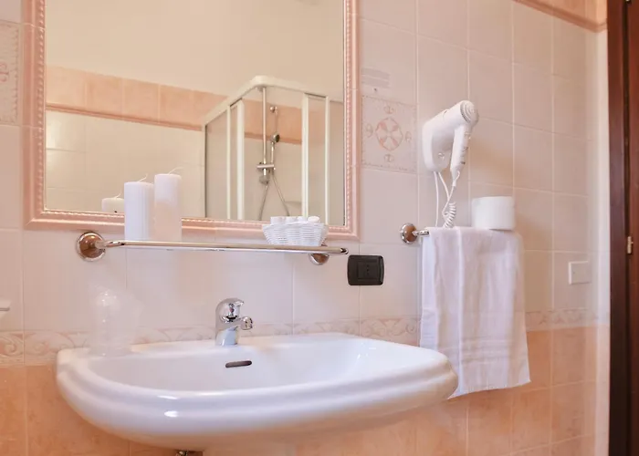 Con Piscina A Sos Alinos Apartmanhotel Cala Liberotto