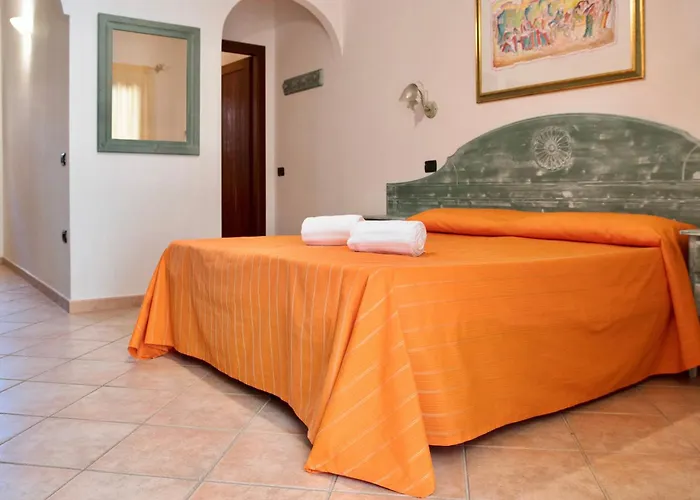Con Piscina A Sos Alinos Cala Liberotto