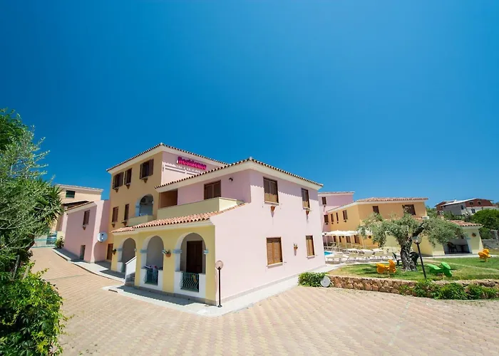 Con Piscina A Sos Alinos Apartmanhotel Cala Liberotto