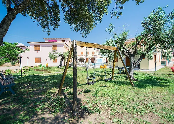 Con Piscina A Sos Alinos Cala Liberotto