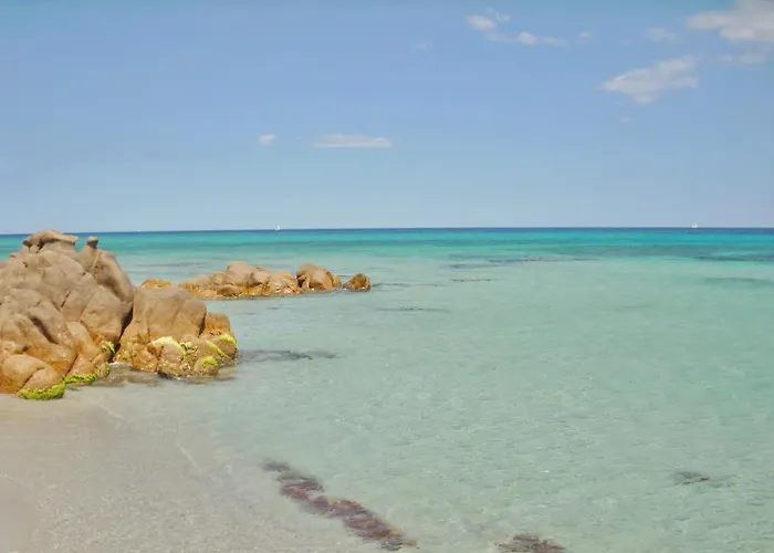 Apartmanhotel Con Piscina A Sos Alinos Cala Liberotto