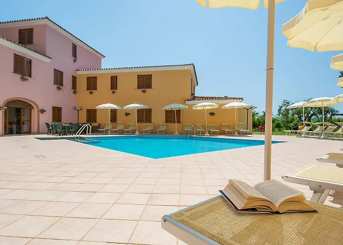 Con Piscina A Sos Alinos Apartmanhotel Cala Liberotto