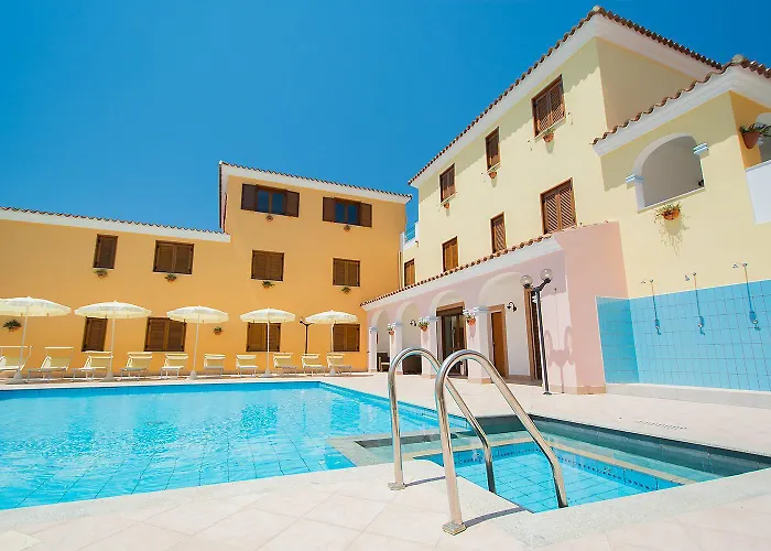 Apartmanhotel Con Piscina A Sos Alinos Cala Liberotto