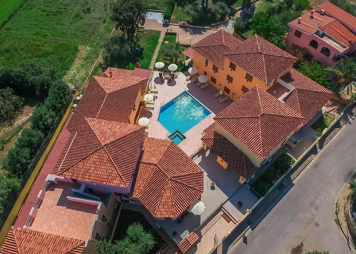 Apartmanhotel Con Piscina A Sos Alinos 3*